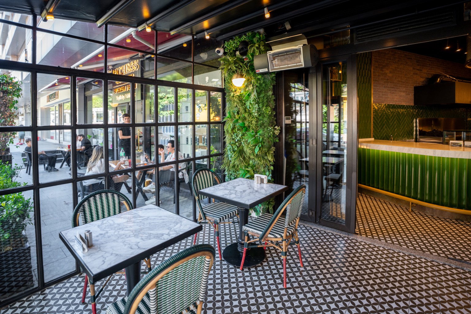 Mini Kebapçı Göktürk restoran oturma alanı